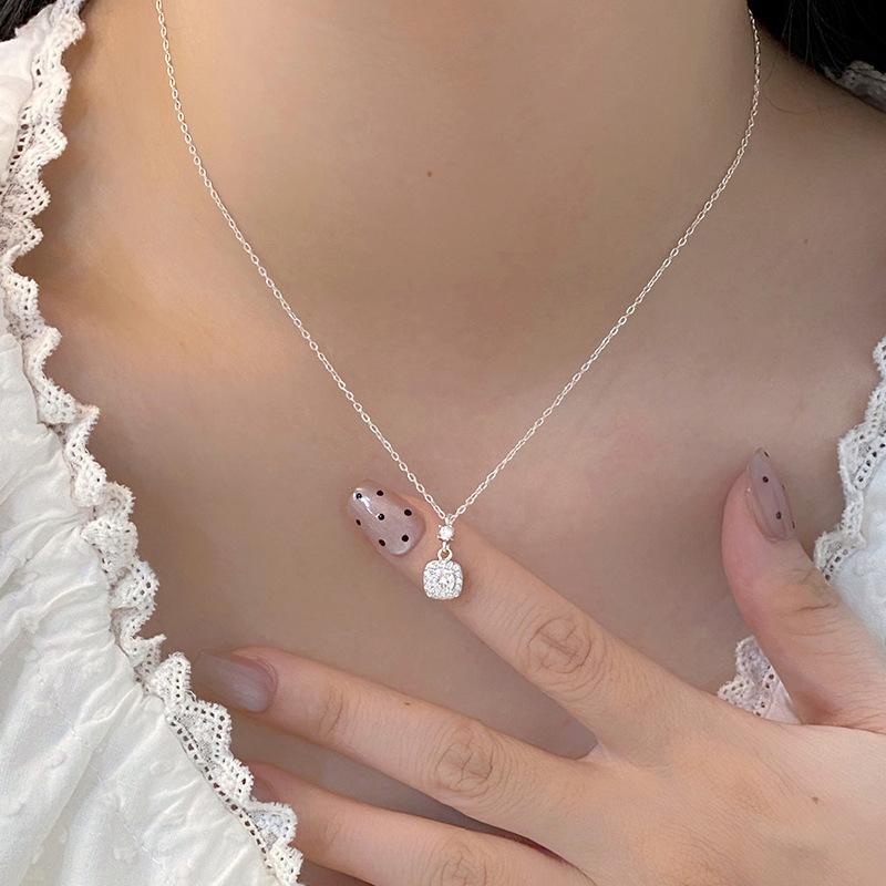 Hochwertige quadratische Diamantkette für Damen, neues vielseitiges Nischendesign, leichte Luxus-Schlüsselbeinkette