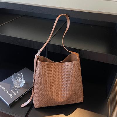Casual Large Capacity Bag Women's Armpit Commuter Bag 2025 Fall New Woven Bag Simple Shoulder Bucket Bag