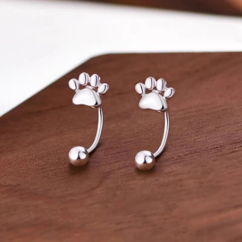

Cat Paw Screw Earrings: Women s Stylish, No-Remove, Ear-Piercing Friendly Jewelry 2025