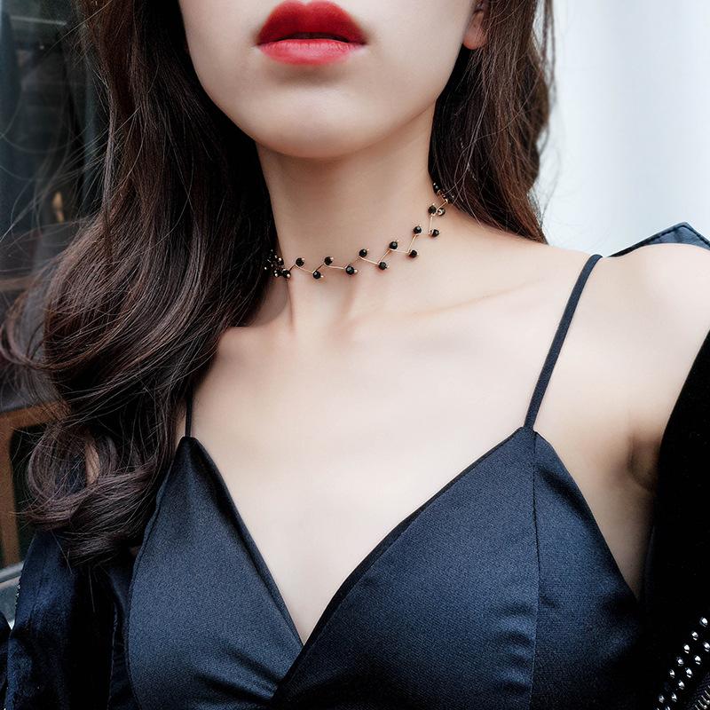 Korean Version Of The Simple Wild Black Crystal Short Clavicle Chain Female Jewelry Beaded Necklaces & Pendants