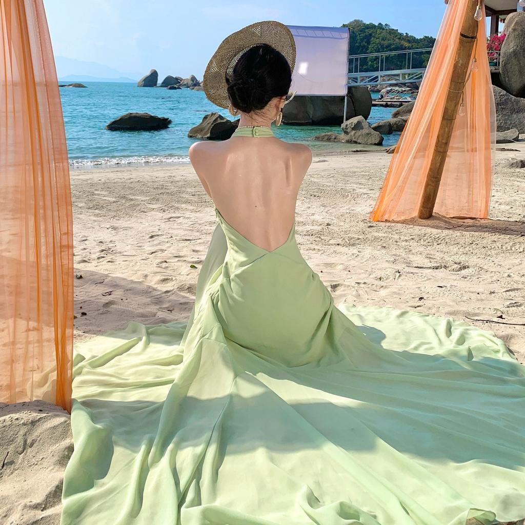 Green holiday style neck halter dress for women's spring and summer sleeveless v-neck slim fit, sexy, beautiful and good-looking a-word long dress