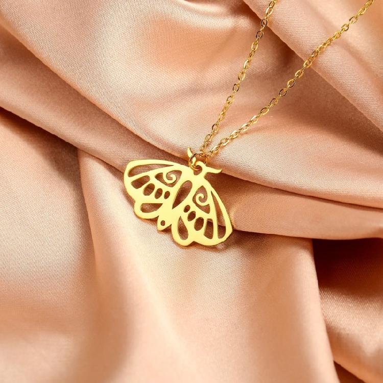 Unisex Aesthetic Punk Style Moth Necklace Elegant Gothic Style Necklace with Animal Pattern Pendant for Fashion Lovers