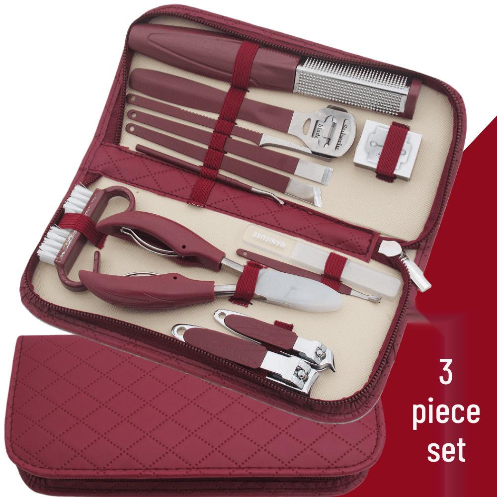 28-teiliges Edelstahl-Nagelpflege-Set: Enthält Nagelscheren, Nagelhautzangen, Pediküre-Werkzeuge, einen Augenbrauentrimmer und eine Pinzette in einem braunen Etui.