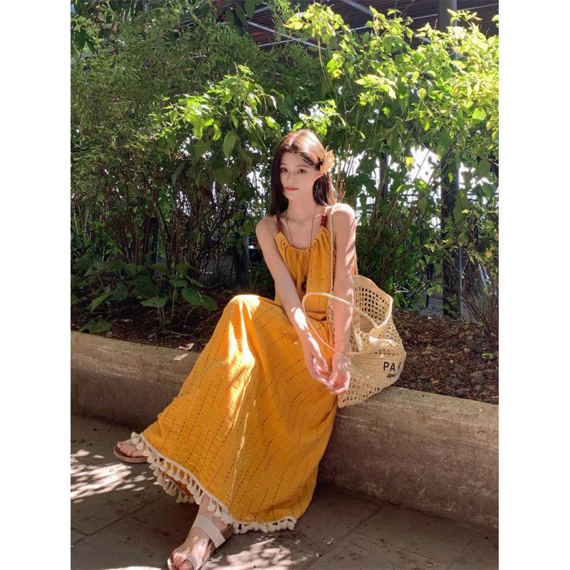The island is beautiful, dopamine photo vacation dress, female Bali seaside film, wear a relaxed dress