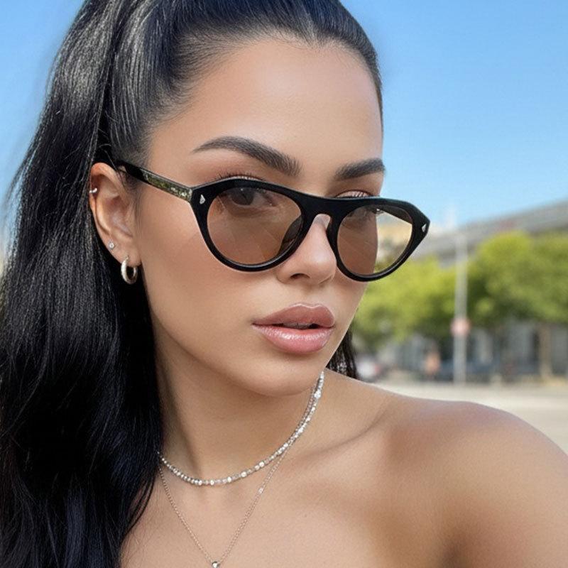 New cat's eye rice nail women's sunglasses, European and American retro fashion glasses, temperament and thin advanced sunglasses