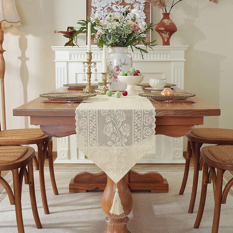 

Скатерть-дорожка в стиле кантри с цветочной вышивкой и чехол для шкафа