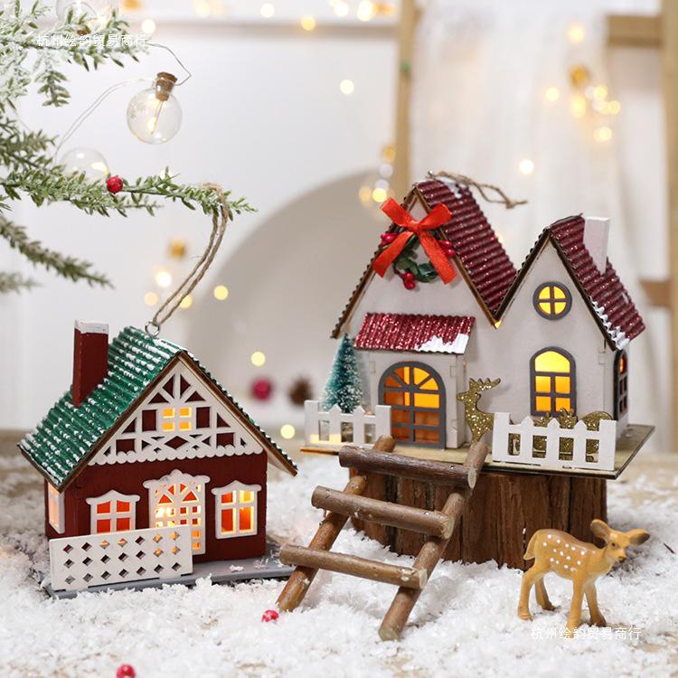 Creative Christmas Tree Decor: Wooden House Ornaments & Family Pendants