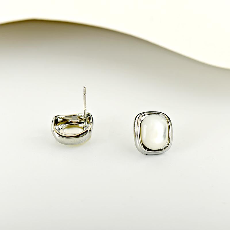 Korean-Style Mother-of-Pearl Hollow Stud Earrings: Chic, Lightweight, Versatile Design for Women