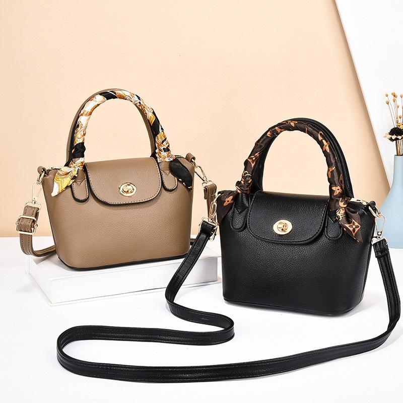 2025 Femalebag New Shoulder Bag Trendy Fashion Versatile Gift Shoulder Crossbody Bag