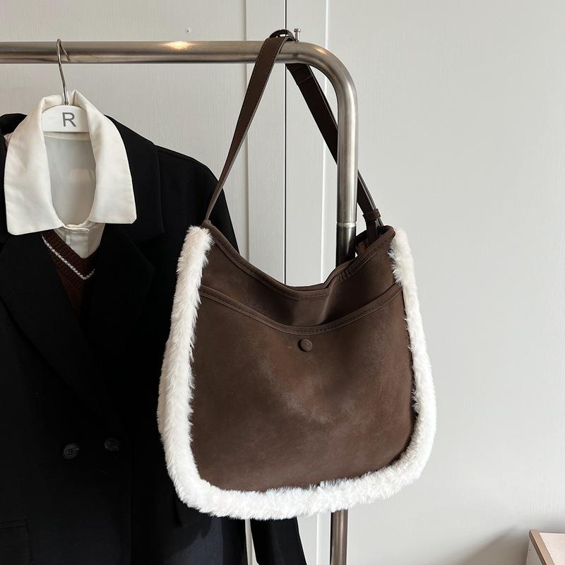 Women's autumn and winter bags 2025 new lamb wool bags retro plush messenger bags niche fluffy shoulder bags