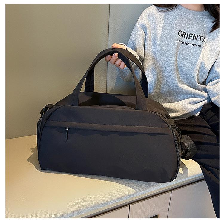 International Casual Travel Bag: Lightweight, Large Capacity, Handheld, with Wet/Dry Separation for Yoga, Swimming, and Fitness.