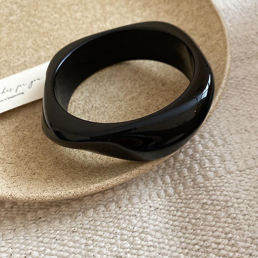 European & American Geometric Rivet Star Bracelet: Luxurious, Fashionable, Versatile, and Exaggerated Jewelry for Women.