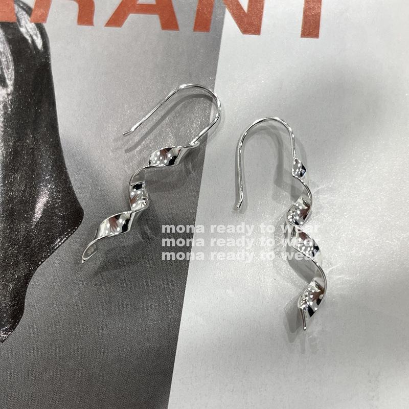 

MONA Geometric Artistic Earrings: High-End, Luxurious, and Trendy Design 2021