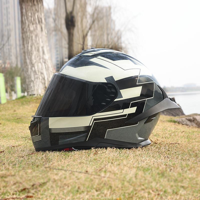 966Motorcycle helmets, men's and women's full face helmets, four season personalized large tail wing motorcycle running helmets