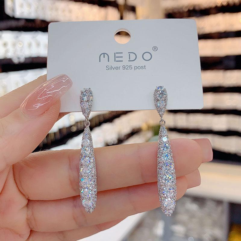 

Exaggerated Water Drop Earrings High Sense Atmosphere Internet Celebrity Silver Needle Earrings Long Rhinestone Earrings