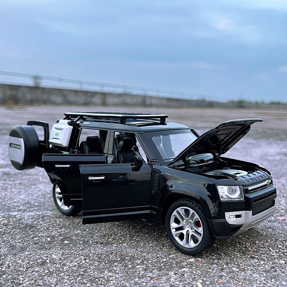 MyCar Premium 1:24 Die-cast Metal Land Rover Defender SUV Model - Realistic Collectible Car Figure, Black