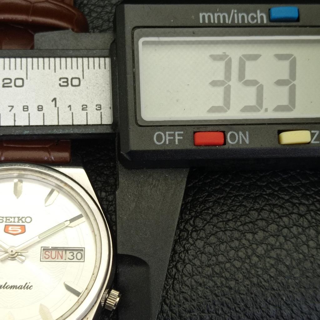 SEIKO 5 AUTOMATIC VINTAGE JAPAN 7009A MENS SILVER COLOR DIAL WATCH a701348-5 R206a-a701348