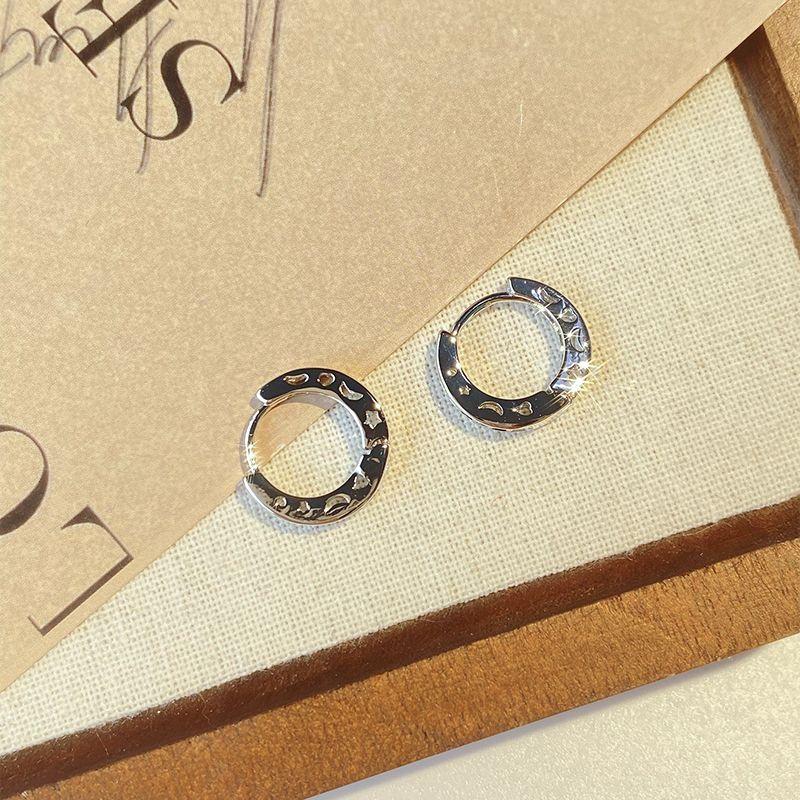 

Модный ~ Причудливый Металлический Кафф для Ушей с Драпировкой Простой Браслет Серьги для Женщин Нишевый Дизайн с Чувством Индивидуальности Простые Серьги Silver Stylish earrings