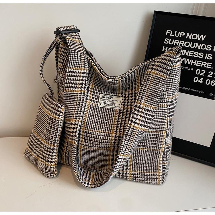 Lässige Canvas-Große Tasche Damenmode Breitband-Umhängetasche Herbst und Winter Vielseitige Unterarm-Plaid-Einkaufstasche