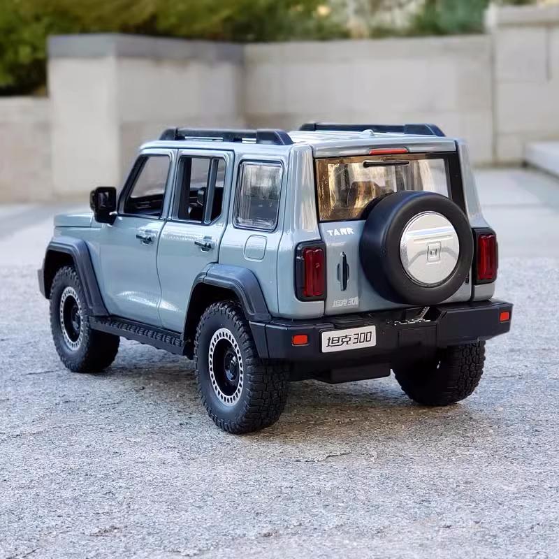 1:24 Tank 300 Alloy Car Model High Simulation Diecast Metal Toy Off-road Vehicles Sound and Light Model Collection Children Gift