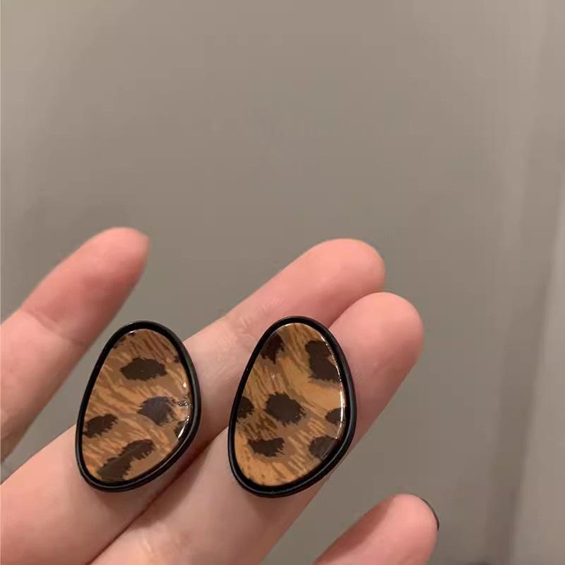 European and American Leopard Print Irregular Earrings Women's Fashion Versatile Temperament Earrings Light Luxury Niche High-end Ear Accessories