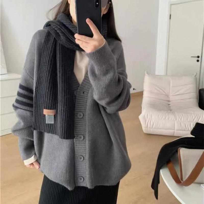 

New color matching striped V-neck knitted cardigan autumn and winter women s clothing casual college style loose sweater jacket women 410-281 (average size) сірий колір