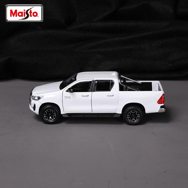 På lager Maisto 1:27 Toyota Hilux Pickup Series Simulering Legering Miniatyr Støpt Bilmodell Tilpasset Gutt Leketøy Samling Gave
