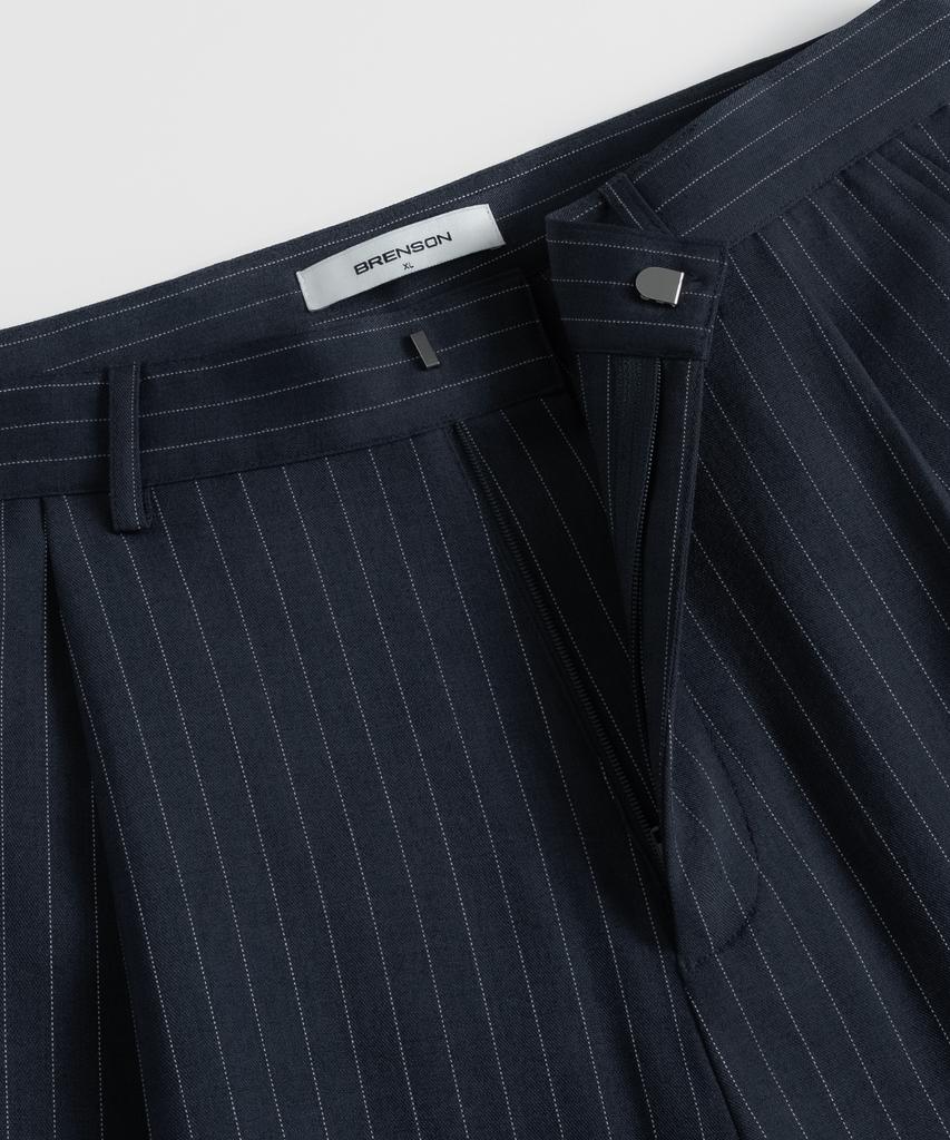 BRENSON Fluid Stripe Single-Pleat Slacks (Navy)