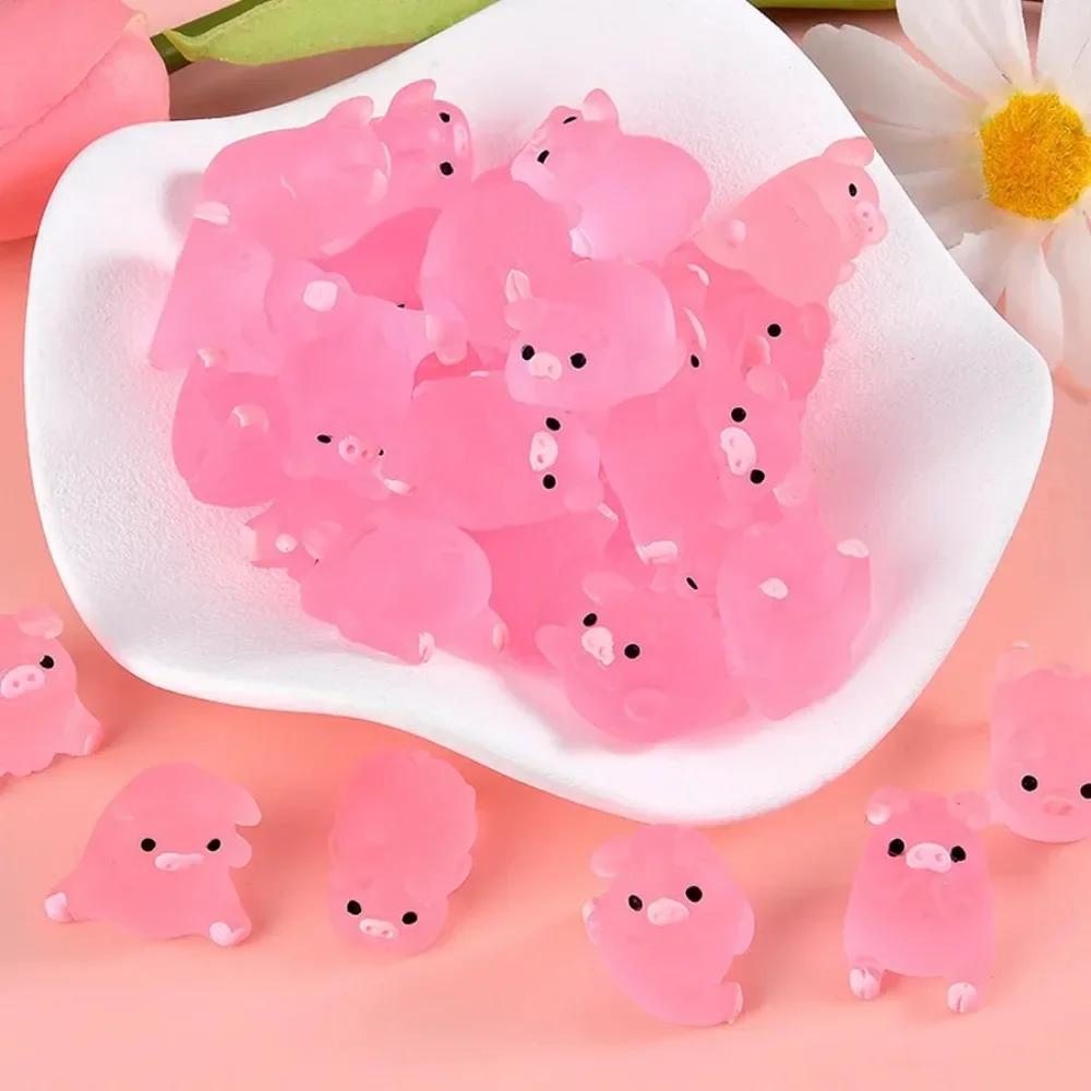 

6Pcs Glow In The Dark Resin Piggy Ornament Set DIY Keychain Material For Micro Landscape Desktop And Car Decoration Cute Doll