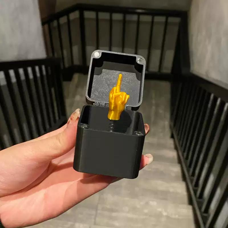 Vyskakovací dárková krabička s prostředníčkem z krabice Kreativní dekorace na stůl a domů Dárky Novinka s prostředníčkem Vánoční vtipný žertovný dárek