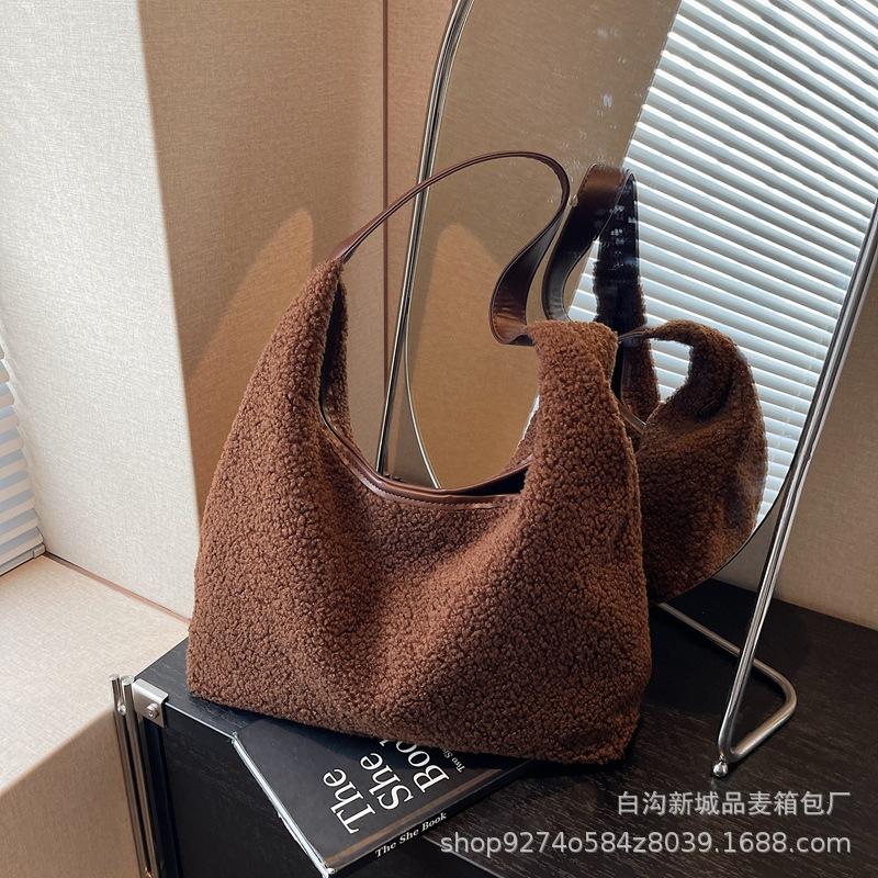 

Новая популярная большая сумка из овечьей шерсти женская 2025 новая модная дорожная сумка через плечо большой вместимости сумка-тоут большая сумка коричневый