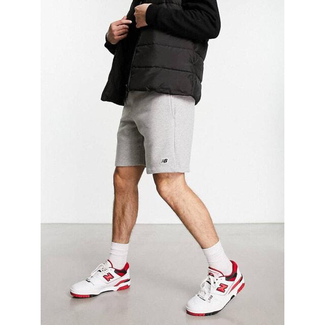 

Серые шорты с небольшим логотипом New Balance