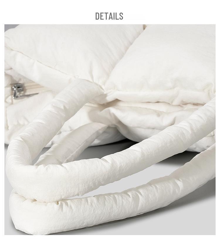 Bolso tote de invierno blanco nube para mujer: Bolso de mano suave y acolchado con diseño de cuadrícula de seis palacios.