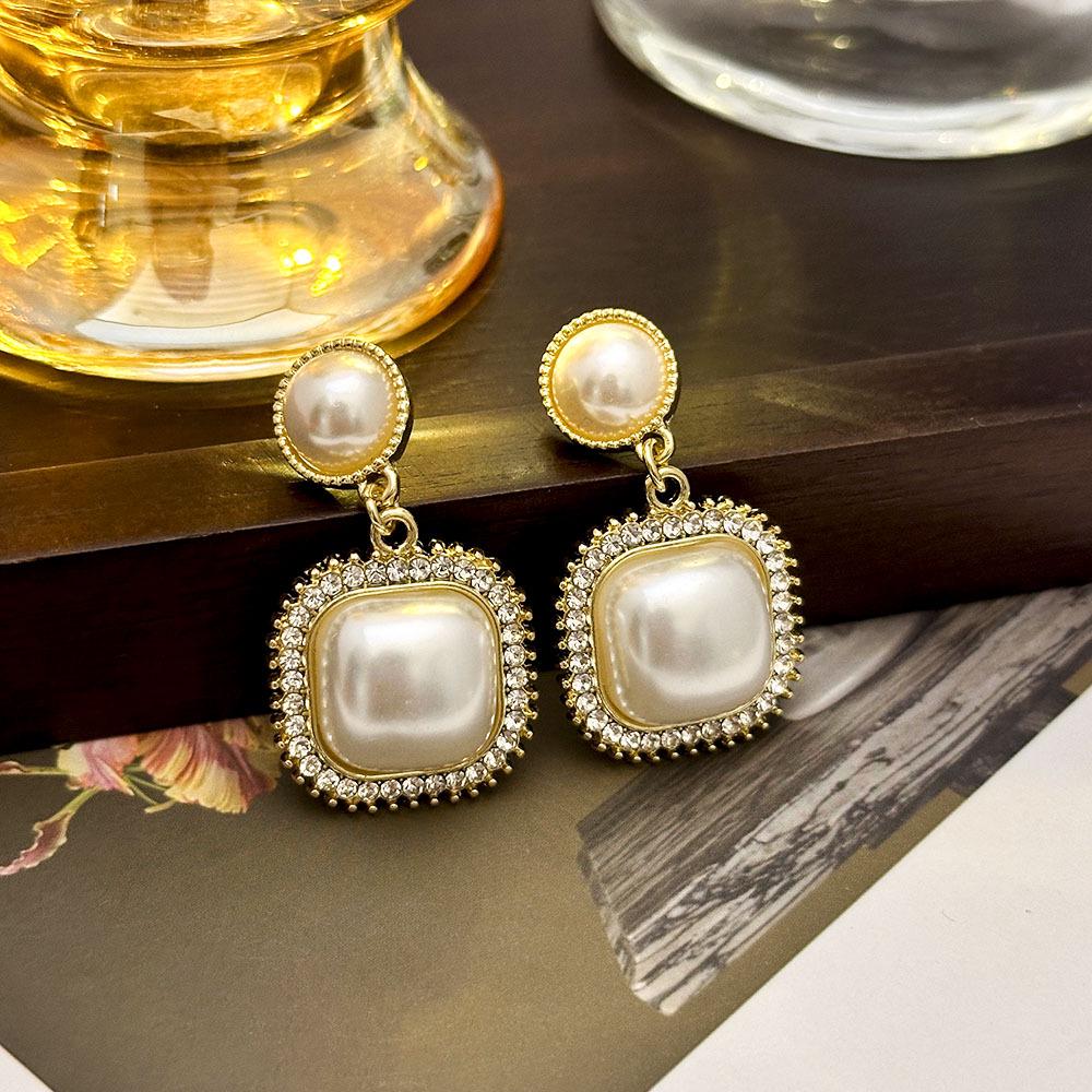 Clips de oreja geométricos coreanos con perlas: Pendientes Simples, Lujosos y de Moda para Mujer (No se requiere perforación)