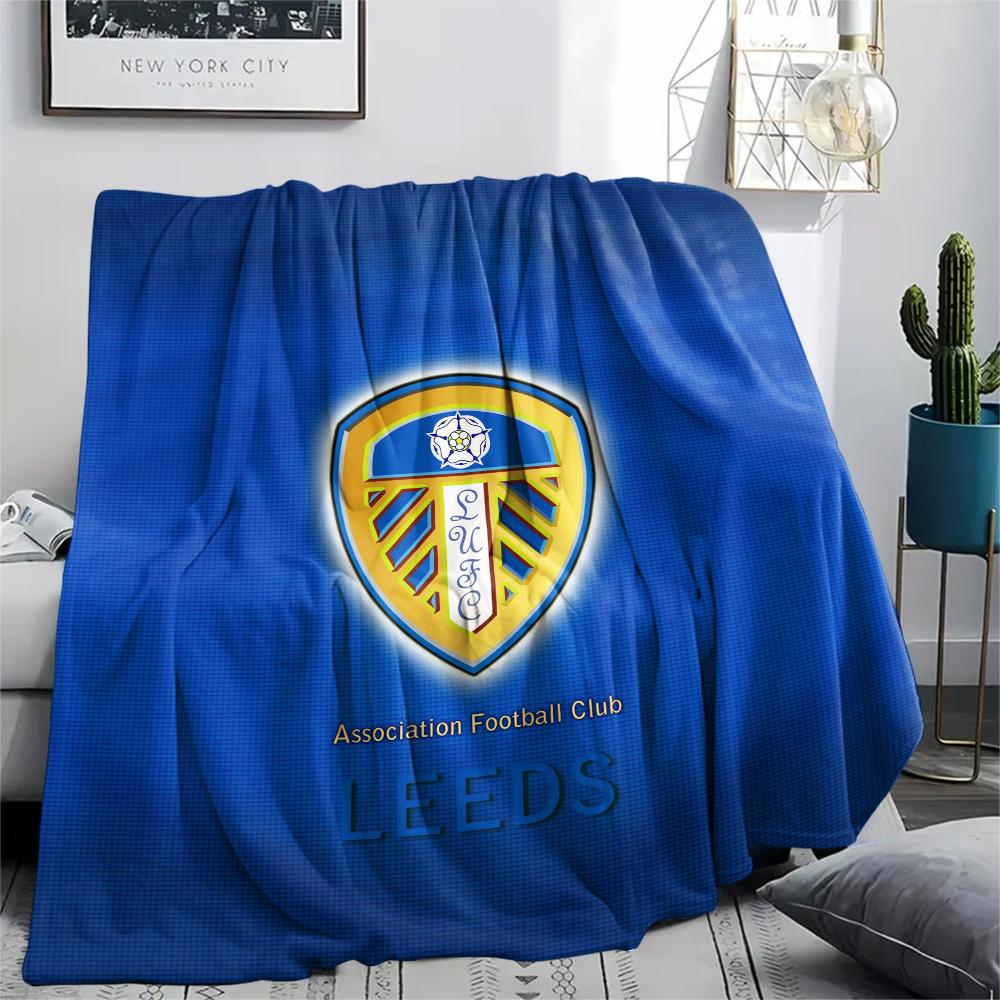 Leeds United, vzorovaná flanelová deka, vysoká kvalita, pohodlná pro všechna roční období, domácí dekorace, teplo a pohodlí, ideální jako dárek.