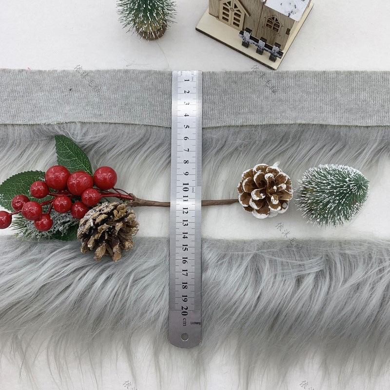 Handmade Faux Fur Trim Christmas Tree Skirt & Fluffy DIY Wreath Craft for Children