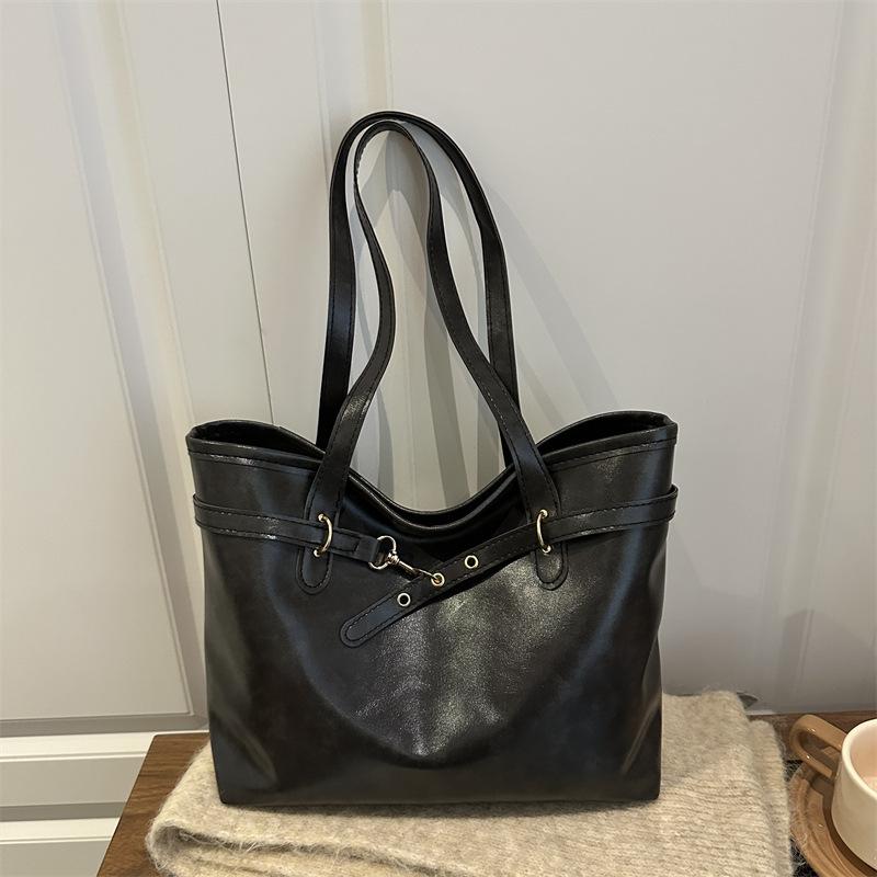 2025 New Fashion Versatile Large Capacity Women's Shoulder Messenger Bag Casual Niche Design Portable Tote Bag
