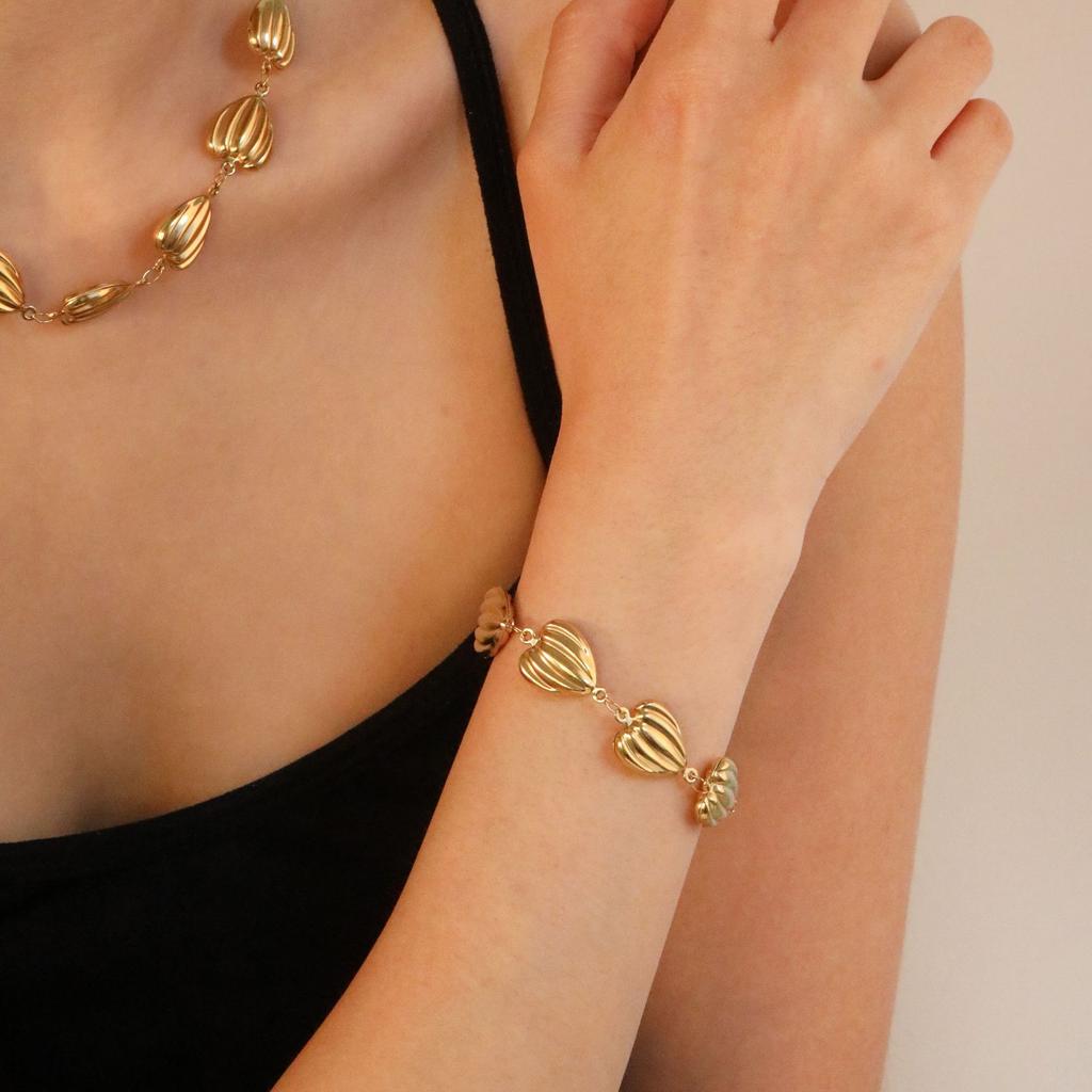 Light Luxury Empty Heart Bracelet Niche Design Rectangular Green Diamond Button Head Bracelet Stainless Steel Jewelry Women