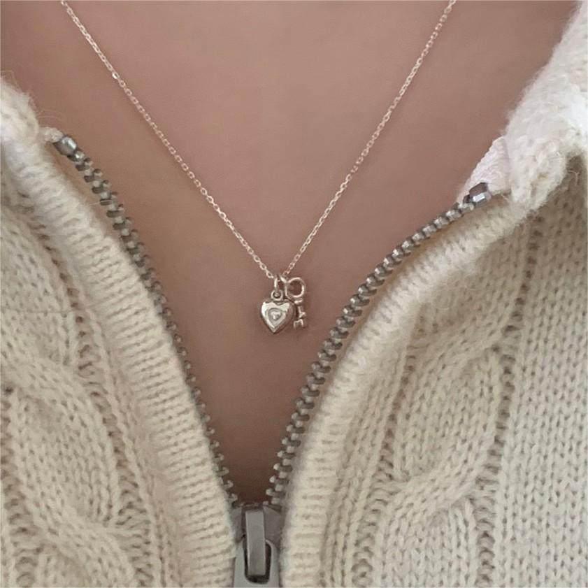 Cupronickel Plated Heart Key Necklace - Stylish, Simple, and Luxurious Collarbone Jewelry.