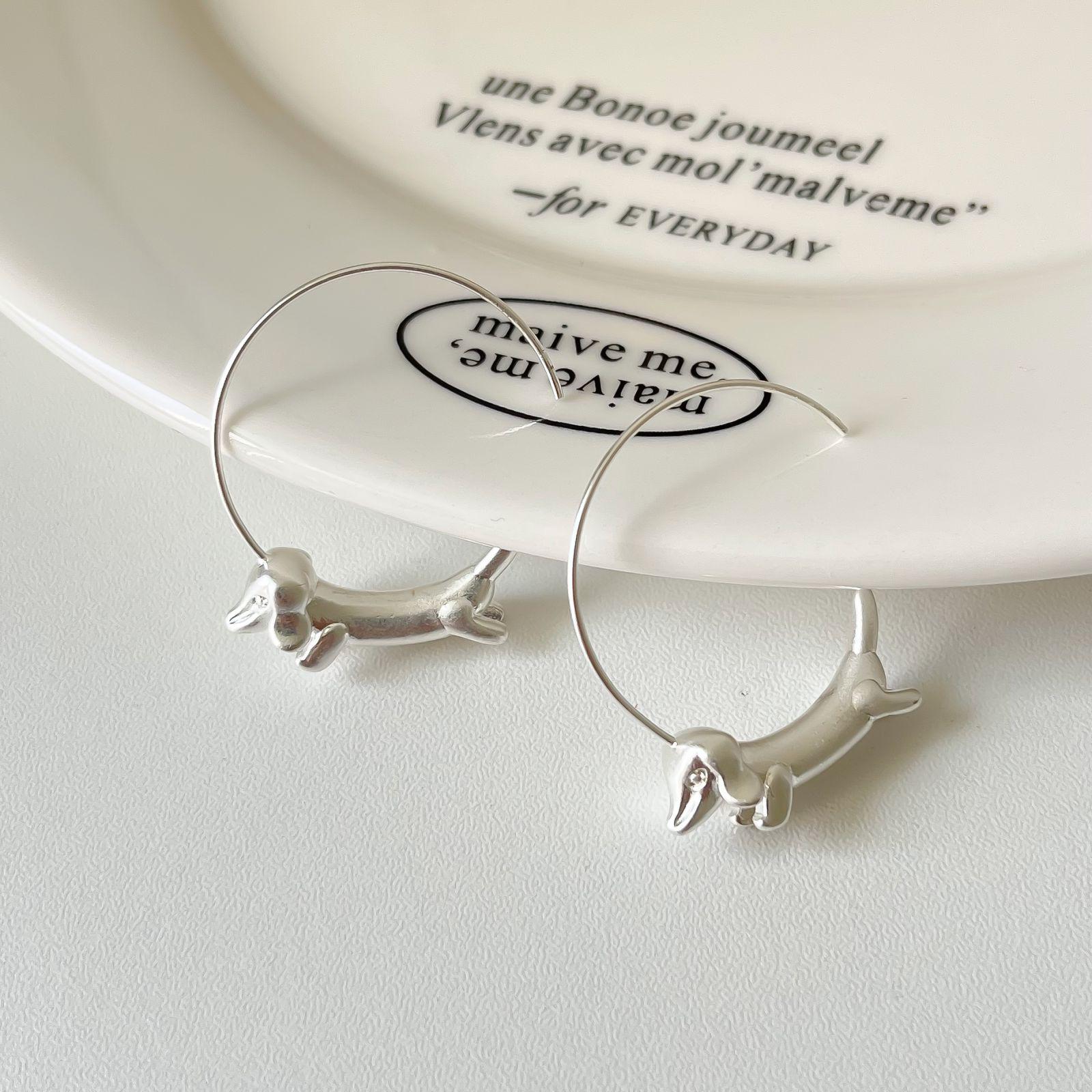 

Серьги-кольца с таксой нишевого дизайна: Матовые металлические крючки Сатурн, Милый женский модный аксессуар