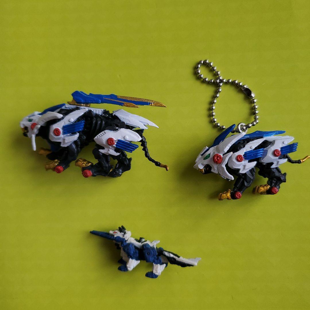 

[USED] Robot character figure with keychain