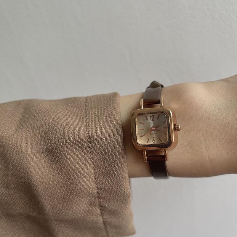 Women Vintage Square Watch Quartz Analog Watch Mini Dial Business Dress Leather Watch