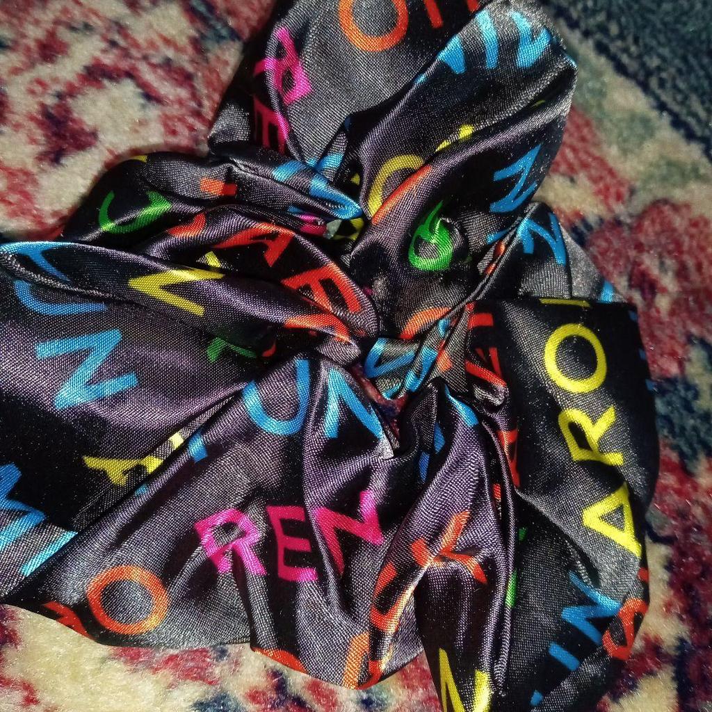 [USED] NU'EST Name Logo Scrunchie