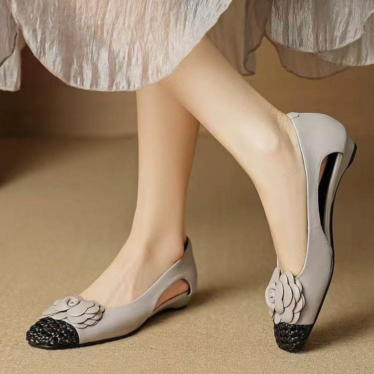 Retro leather square head hollow flower one pedal bag head sandals women's 2025 new summer single shoes flat sandals