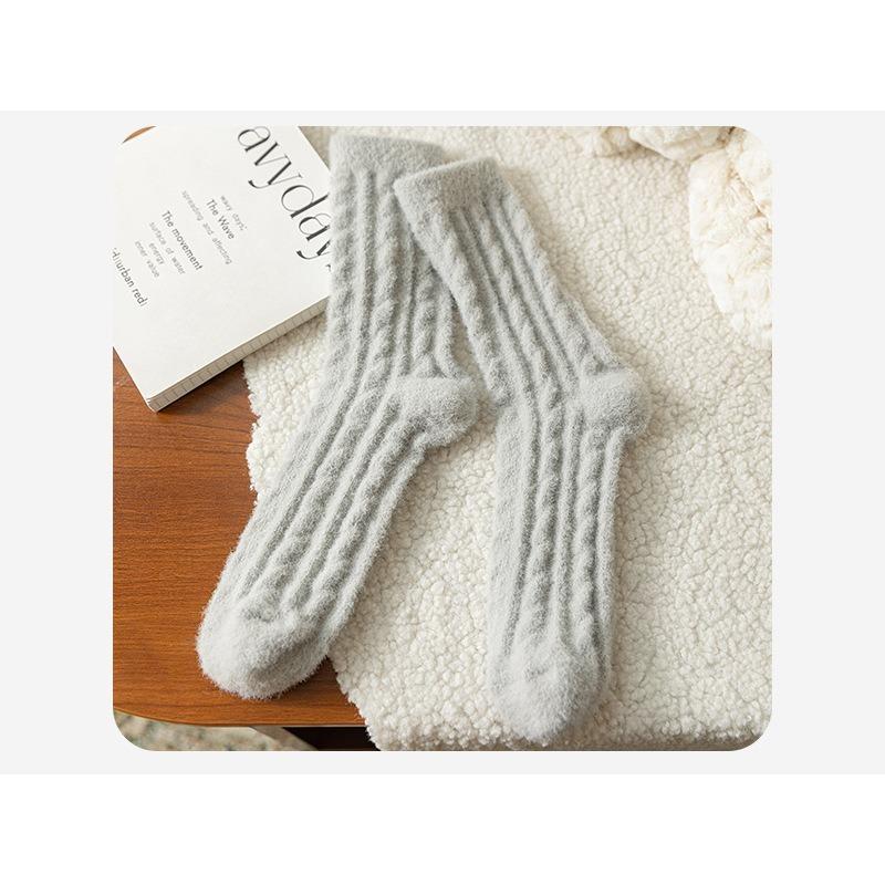 Coral Fleece Thick Sleep Socks for Autumn and Winter, Home Floor Socks, Plush Home Socks, Comfortable Mid-calf Women's Socks