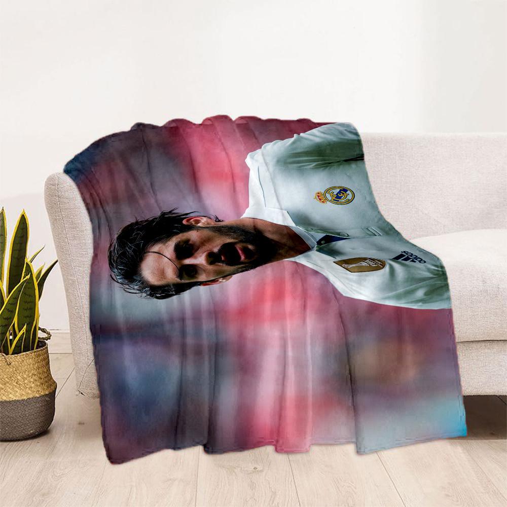 Soccer Player Action Blanket Warmthful Decor Great for Bed Livingroom Chair for All Seasons Digital Print Unique Gift for Family and Friends Camping