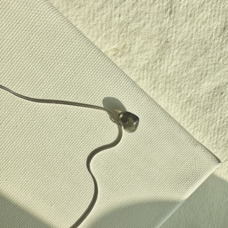 SUZURAN stoned heart neckalce_labradorite Labradorite heart stone necklace