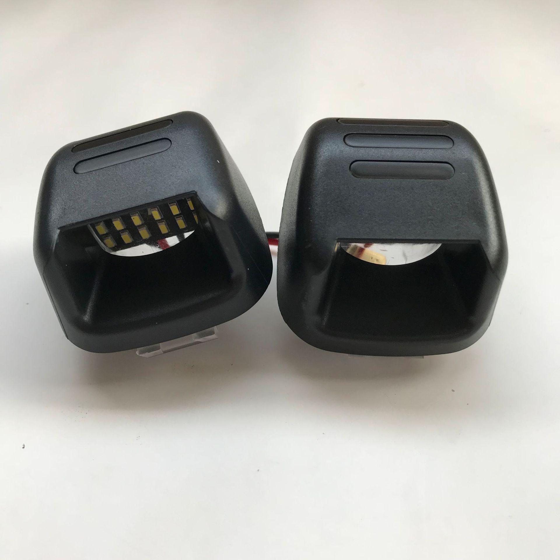 

Красный светодиодный фонарь номерного знака для Nissan Navara D40 Frontier