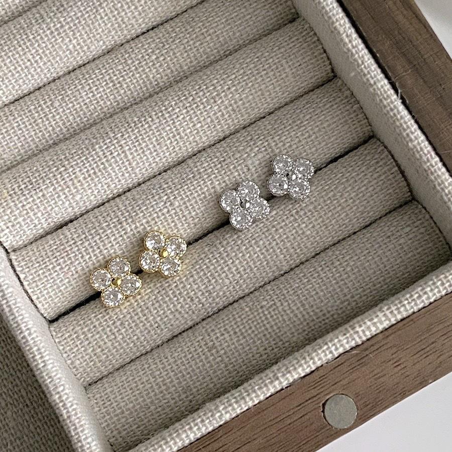 Lucky Four-Leaf Clover Gold-Plated Zircon Stud Earrings: Elegant 925 Sterling Silver, Luxurious and Exquisite Design