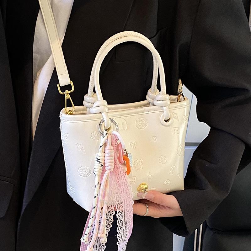 Trendy new cute embossed Korean version of high-end portable bucket bag casual versatile travel commuter messenger bag woman